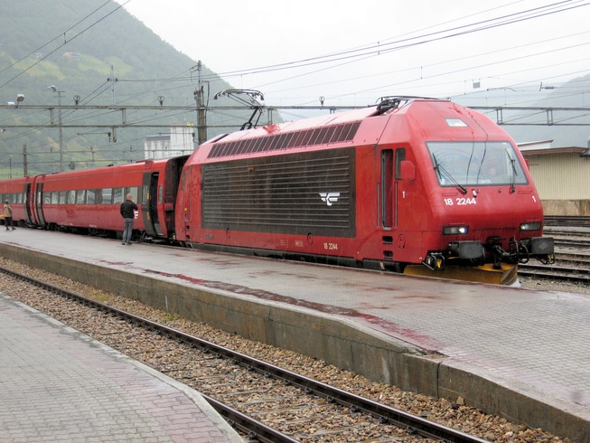 Et NSB-tog står på Otta stasjon