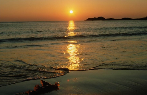 solnedgang sol solen himmel havet hav strand natur