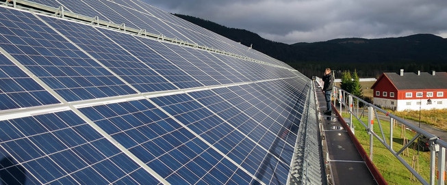 Solcellepaneler på taket