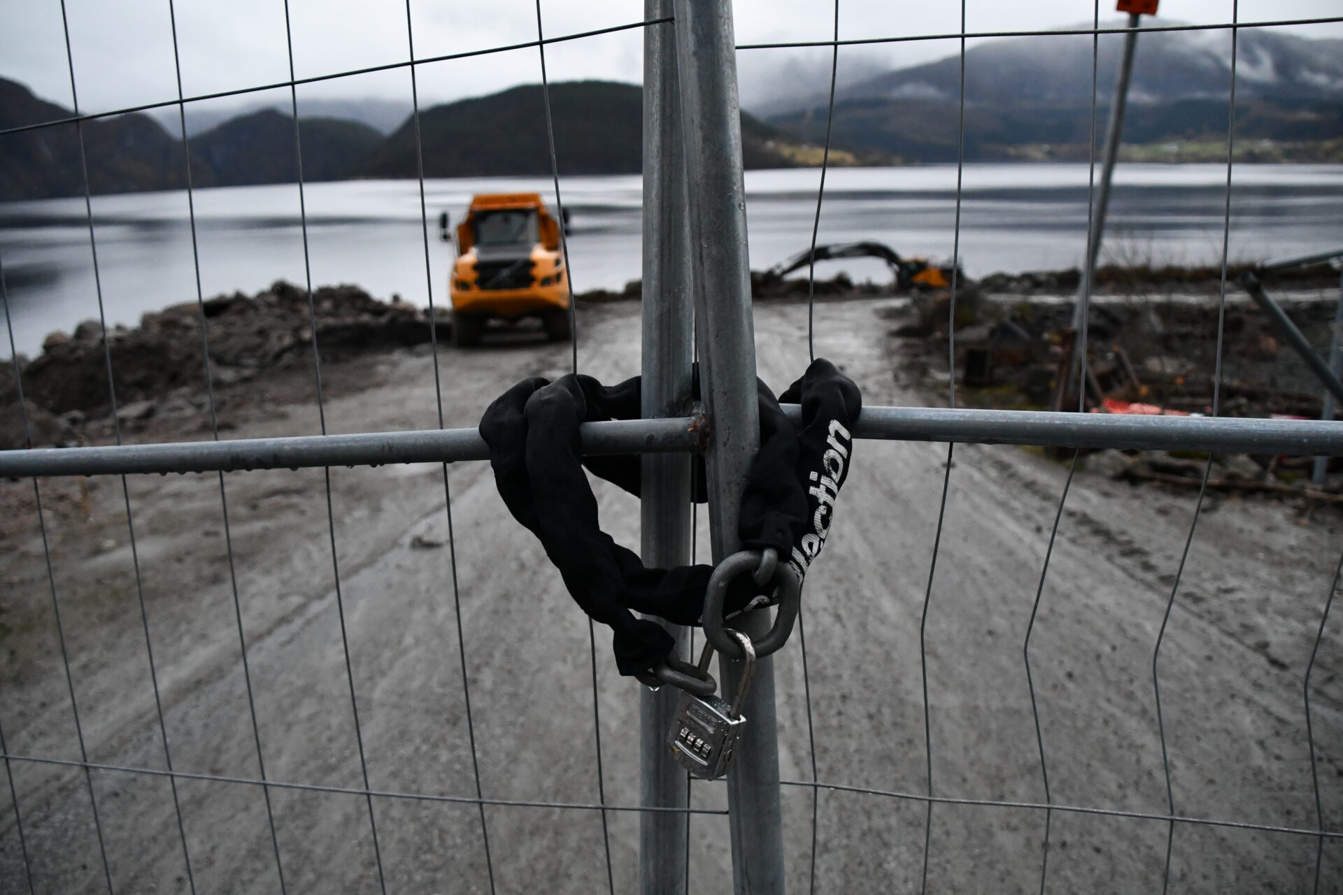 Striden om gruvedumping i Førdefjorden kommer opp for Oslo tingrett 18. september. På bildet Nordic Minings industrianlegg på Engebø. Foto: Tor Bjarne Christensen