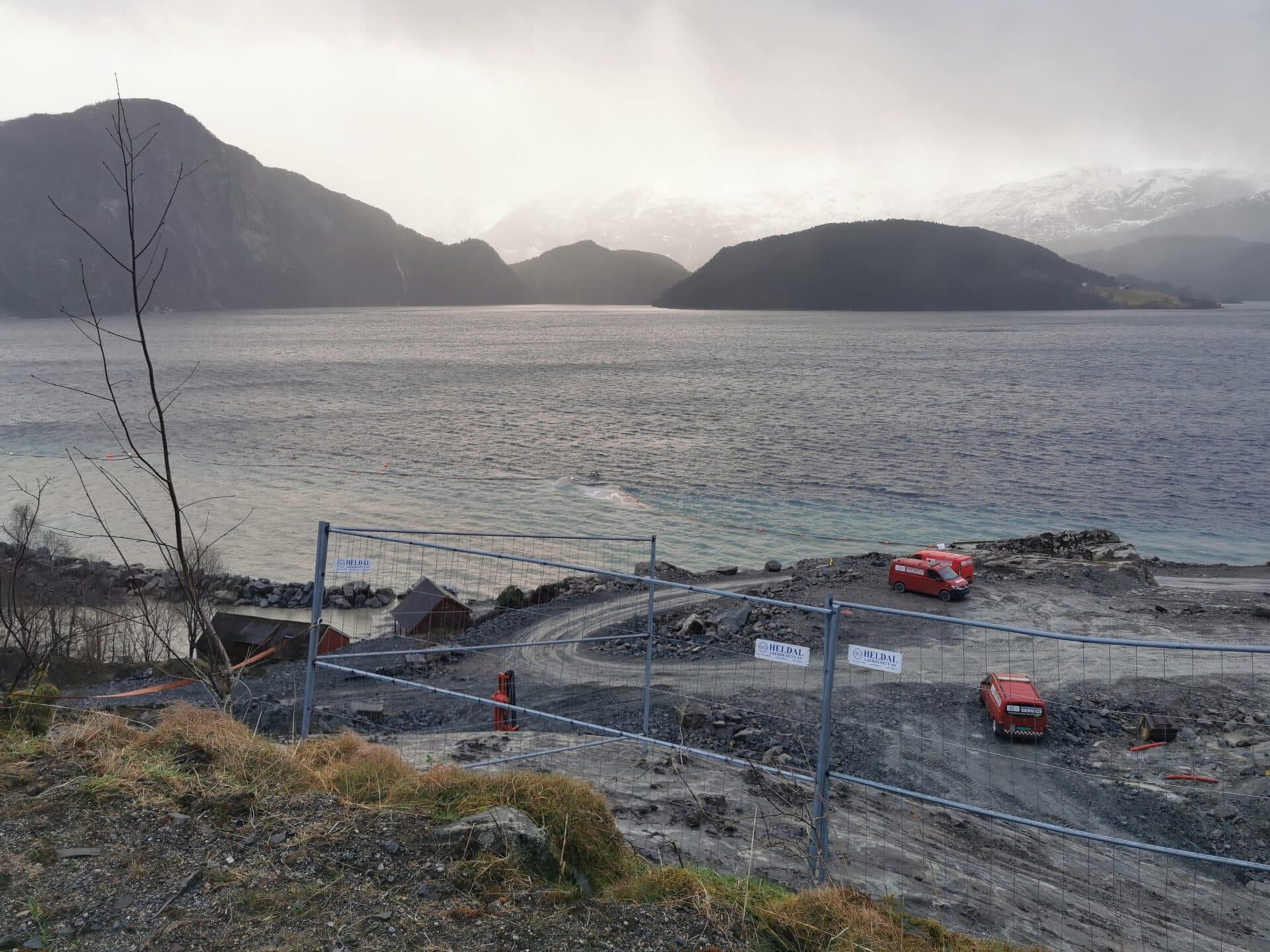 Utslipp av slam fra byggingen av gruveanlegg rammer viktig gytefelt for torsk i Førdefjorden. Foto: Naturvernforbundet i Sogn og Fjordane