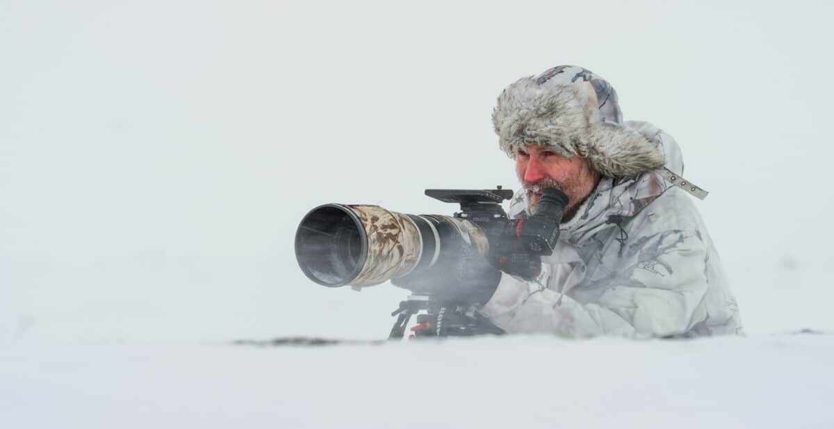 Asgeir Helgestad fotograferer i snø