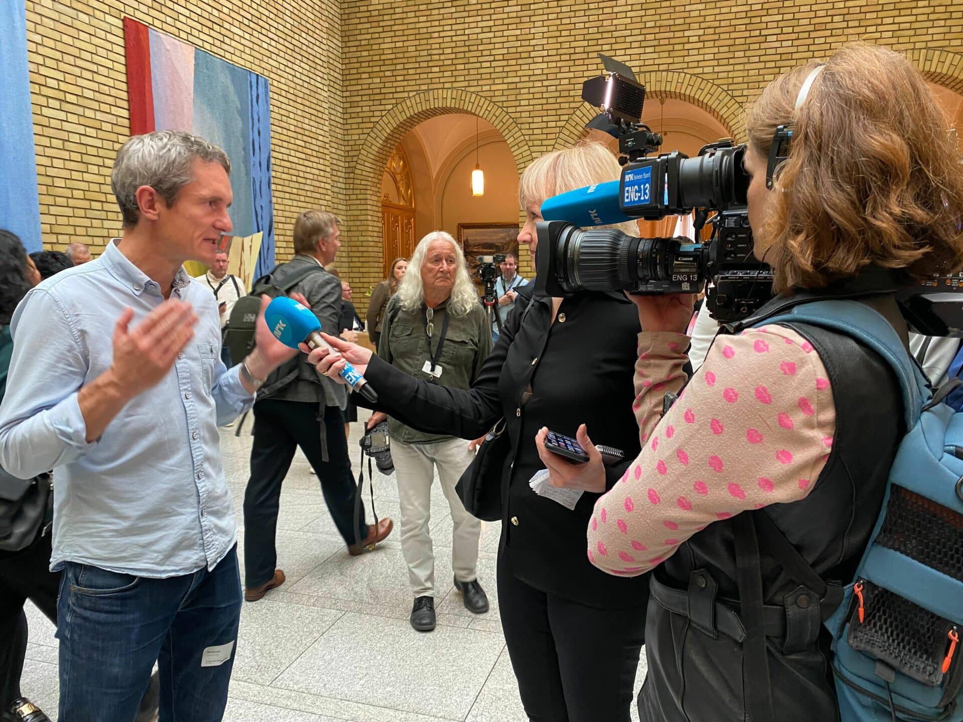 Tryuls Gulowsen, leder i Naturvernforbundet, i vandrahallen på Stortinget. Foto: Lise Helset Eide