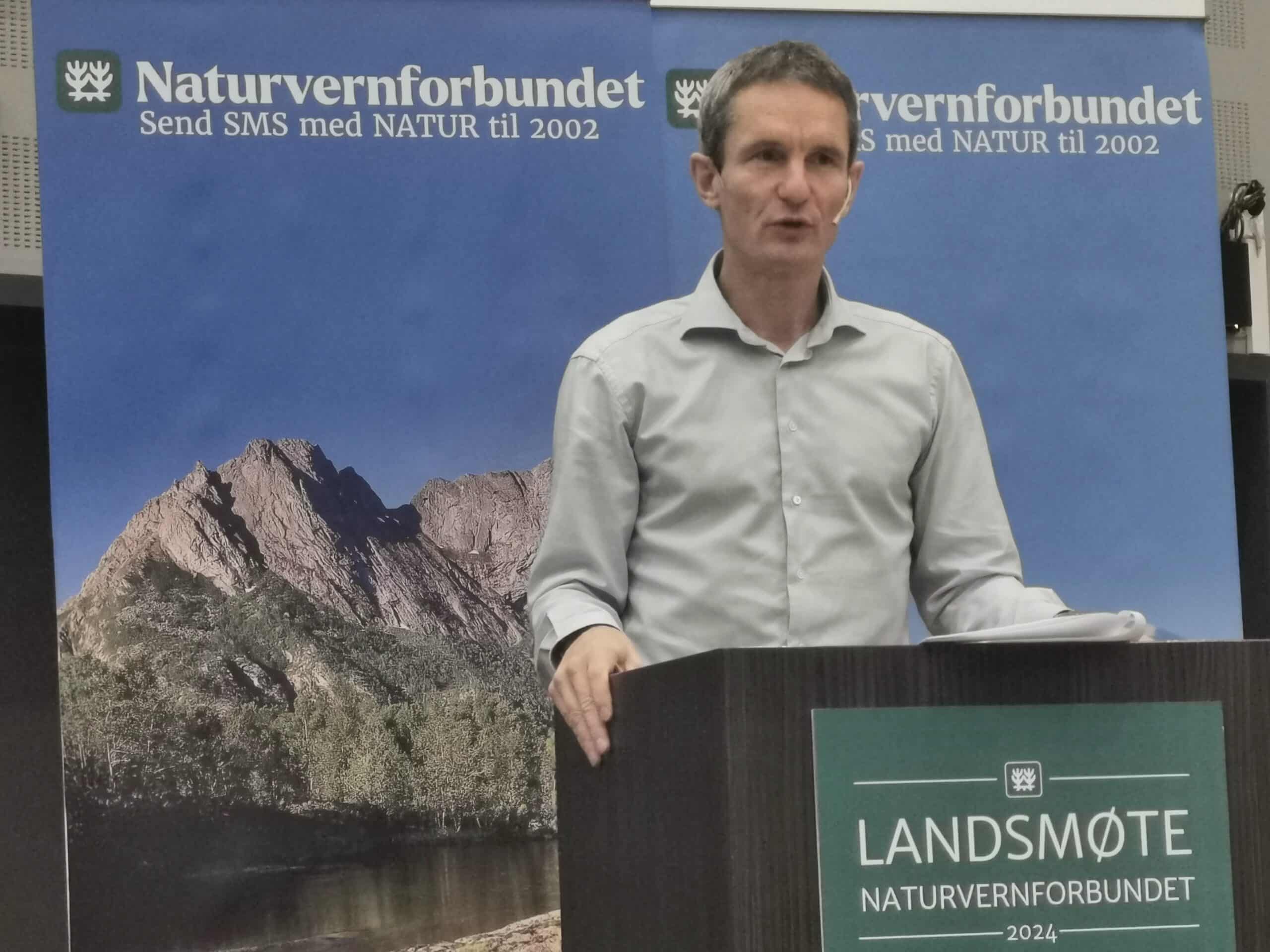 Leder Truls Gulowsen taler til landsmøtet i Naturvernforbundet på Scandic Lerkendal i Trondheim, 2024.