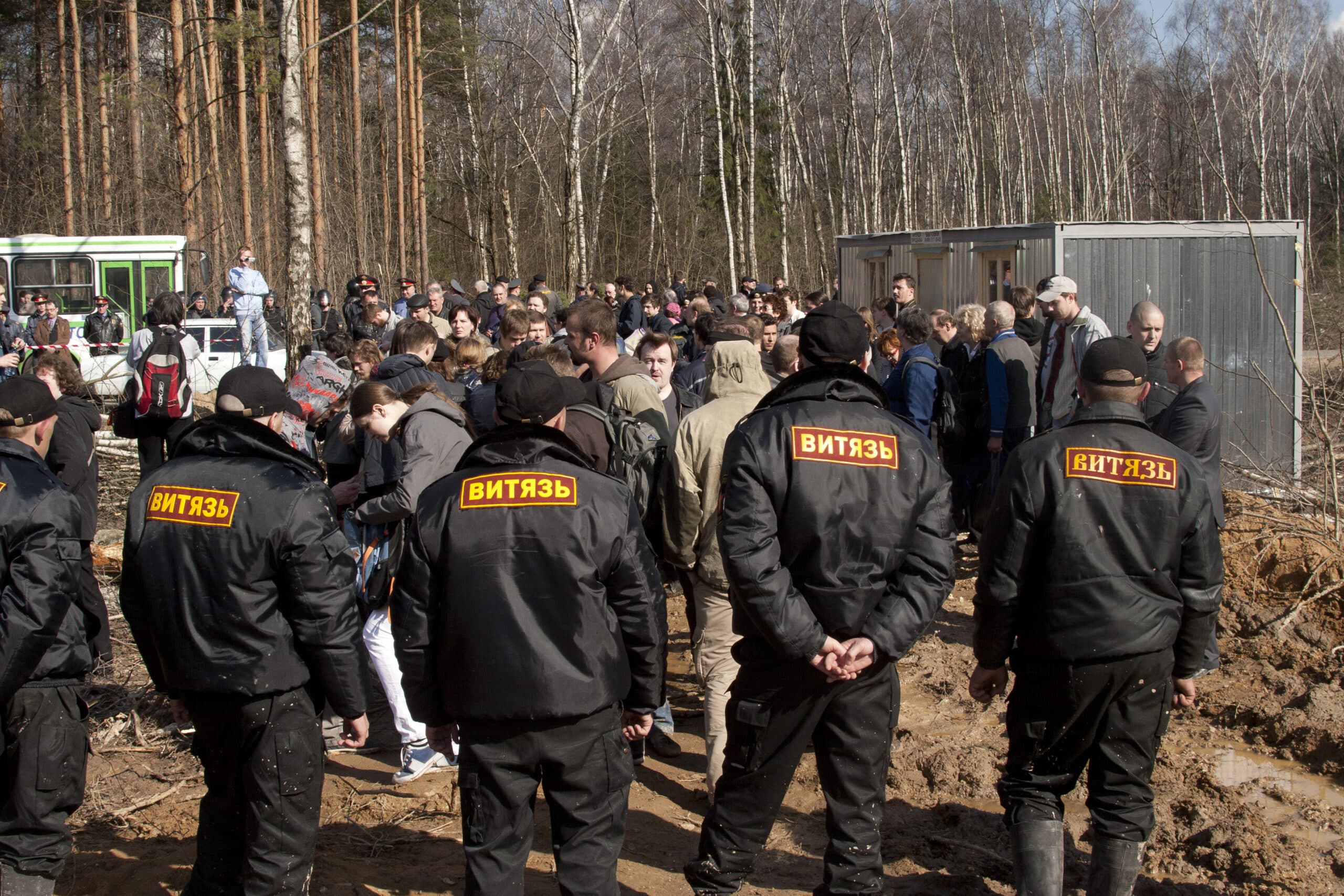 Protest mot bygging av en motorvei gjennom Khimki-skogen utenfor Moskva i 2011. Siden den tid har miljøbevegelsen fått det mye verre, men selv i dag er det folk som aksjonerer for å redde natur. Foto: Daniel Beilinson, CC BY-SA 2.0