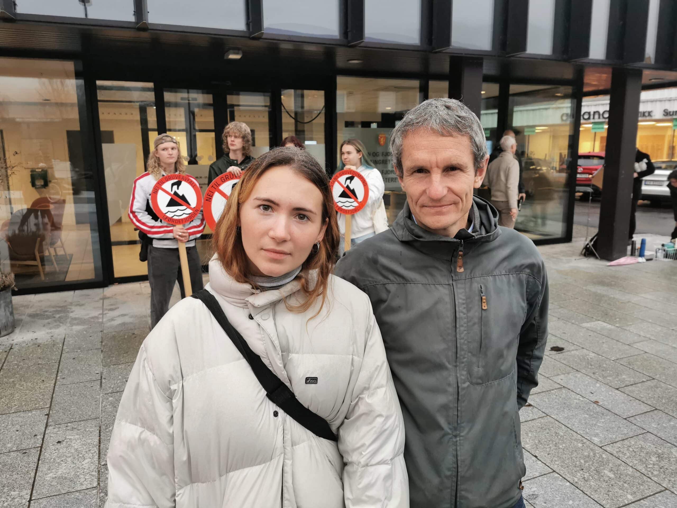 Sigrid Hoddevik Losnegård, leder i Natur og Ungdom, og Truls Gulowsen, leder i Naturvernforbundet utenfor Sogn og Fjordane. Foto: Tor Bjarne Christensen