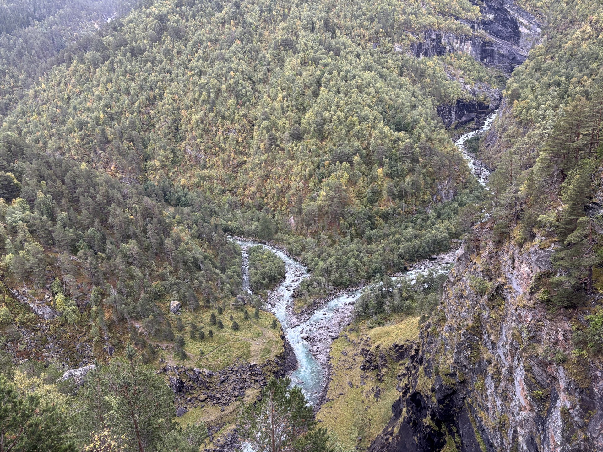 Ved Åmotan (elvemøtet) kjem vatn frå seks dalar saman.
