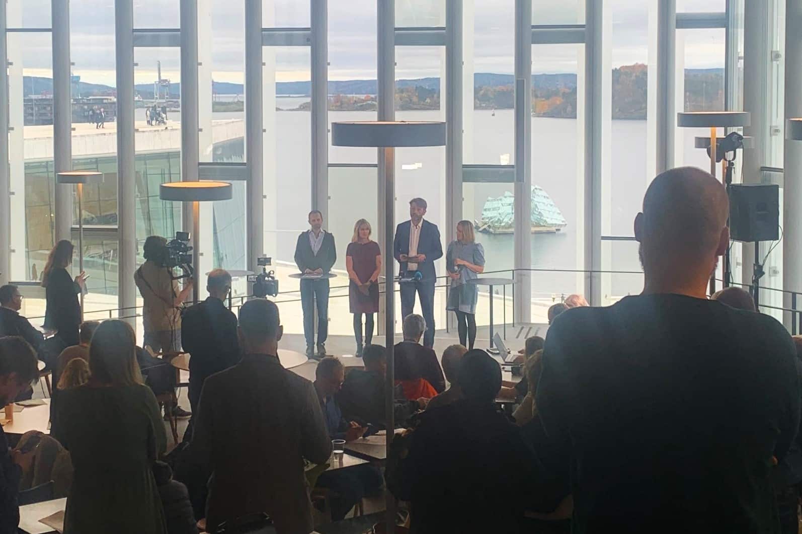 Byrådet legger frem byrådserklæringen.