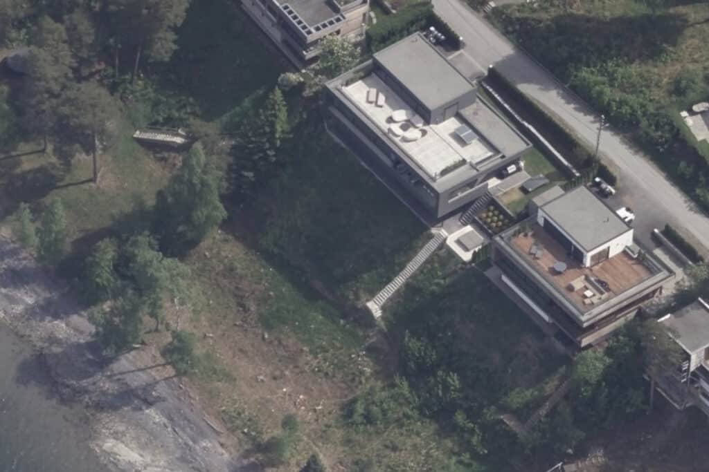 hus, skråning, trær