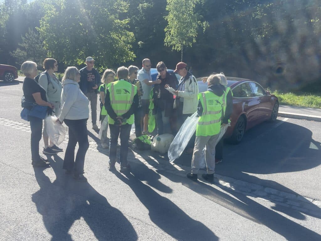 dugnadsgjeng i Lomviveien får tildelt ruter for søppelplukking