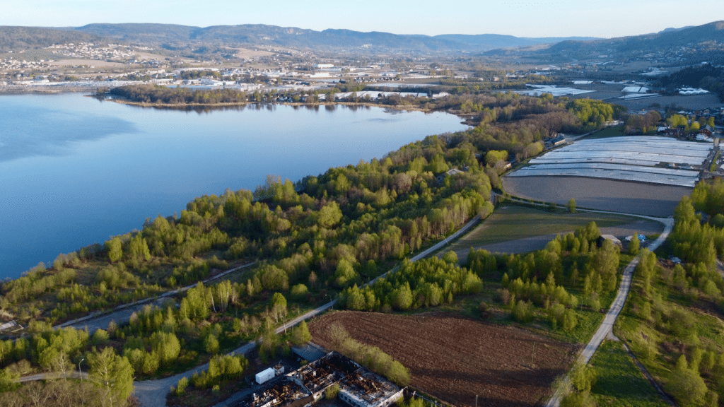 Mot Linnestranda naturreservat og Gilhusodden
