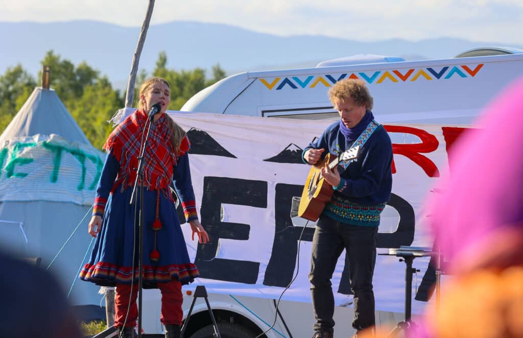 Ella Marie og Moddi opptrer for å redde Repparfjorden