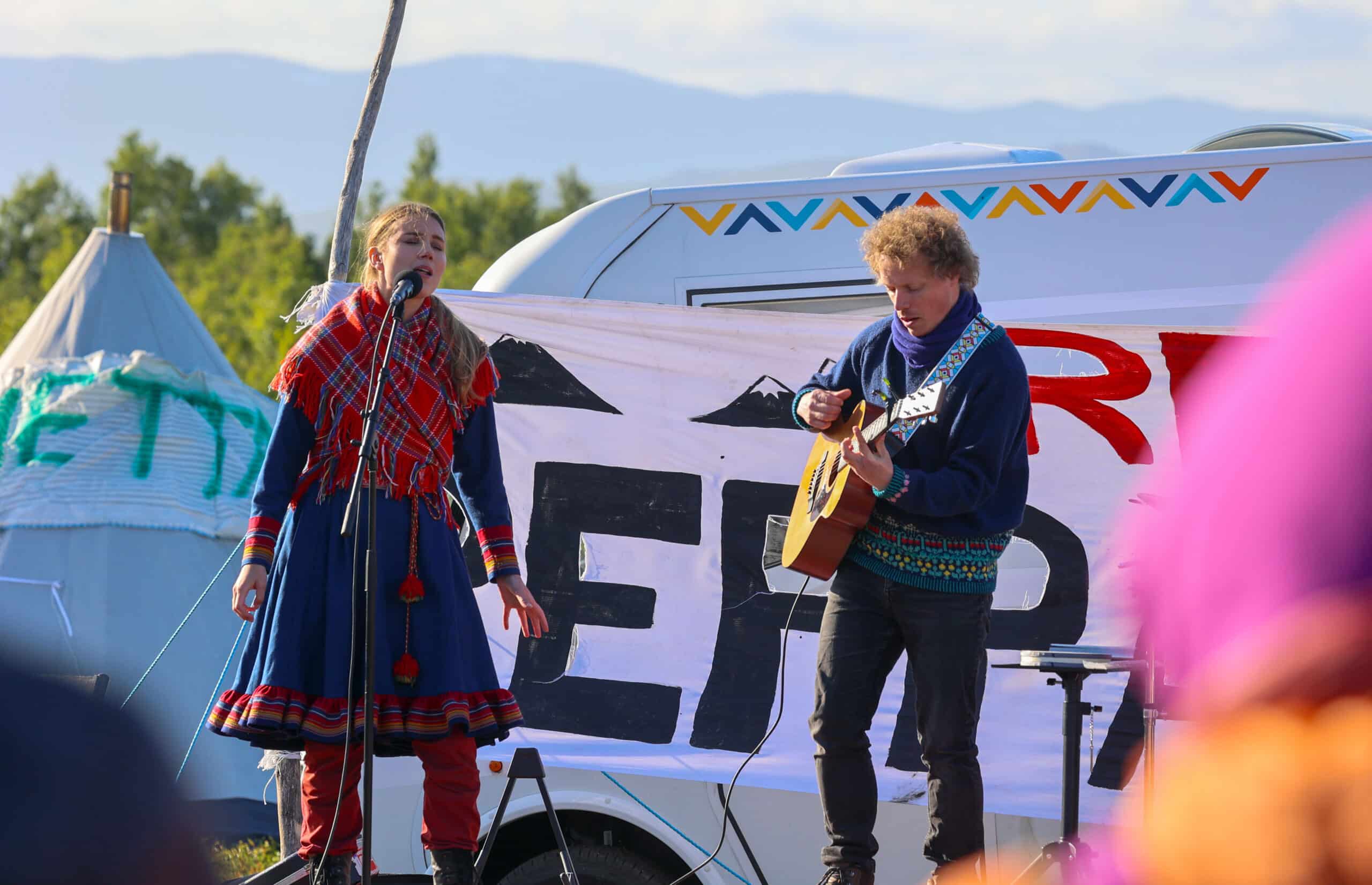 Ella Marie og Moddi opptrer for å redde Repparfjorden