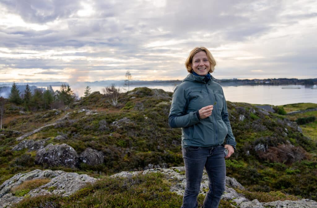 Ailin Salbu på en høyde på Børilden.